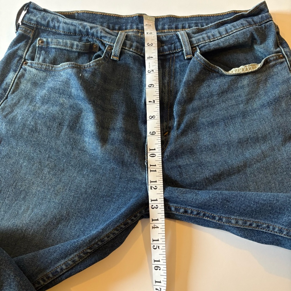 Levi's 505, Straight leg Blue Jeans Men’s Size 34x32 fit a little smaller. - Picture 9 of 15